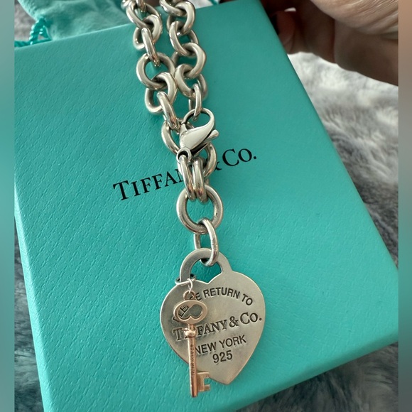 RTT heart tag with rubedo key charm bracelet. - Picture 3 of 5